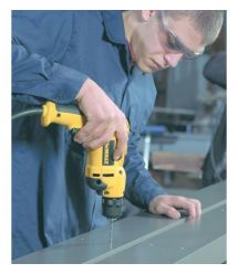 DeWALT Дриль DeWalt 701Вт 10.9Нм 0-2500об/хв патрон 10мм 1.8кг
