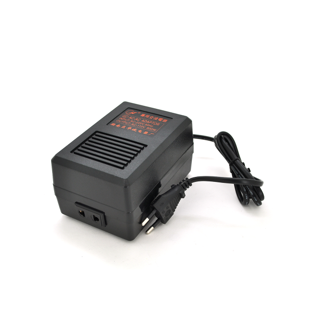 Перетворювач напруги трансформаторний HC-600W Input 220 V - Output 110V + універсальна розетка
