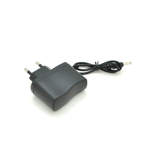 Зарядний пристрій 18650, 4.2V - 500mAh, живлення 110-240V, 3,5 * 1,35 мм, довжина 0,6 м