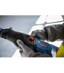 Пила сабельная аккумуляторная Bosch GSA 185-LI, 18 В, пропил 230мм, ход 28мм, 3.2кг без АКБ и ЗП