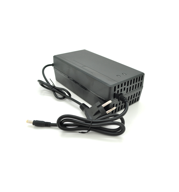 Зарядний пристрій для літієвих акумуляторів 48V,8A (Max.:54,6V - 8A), штекер 5.5*2.5, з індикацією, !!!!УВАГА !!!!!--- 110V, BOX