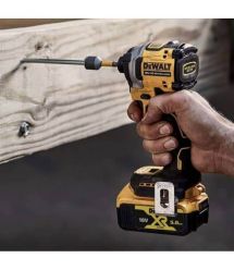 Набор из двух инструментов бесщеточных DeWALT DCK2051E2T