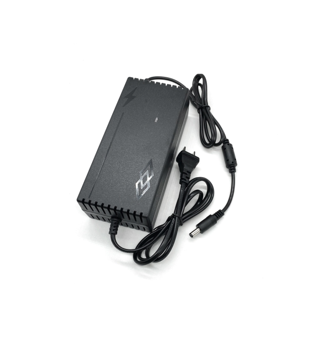 Зарядний пристрій для акумуляторів Li-ion 12V (12,6V),3S,10A, штекер 5,5х2,5мм, індикація