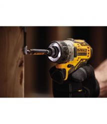 Шурупокрут акумуляторний безщітковий DeWALT DCF601D2