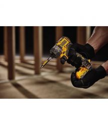 Шуруповерт аккумуляторный бесщеточный DeWALT DCF601D2