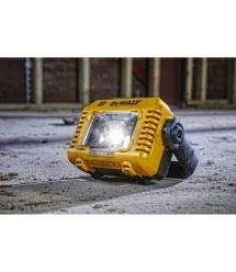 Фонарь светодиодный аккумуляторный DeWALT DCL077