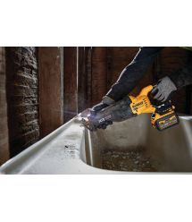 Пила шабельна акумуляторна DeWALT DCS386T1