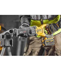 Пила шабельна акумуляторна DeWALT DCS386T1