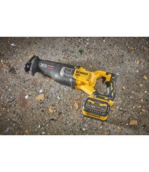 Пила шабельна акумуляторна DeWALT DCS386T1