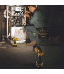 Фонарь светодиодный аккумуляторный DeWALT DCL043