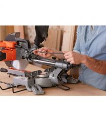 Пила торцовочная сетевая BLACK+DECKER BES700