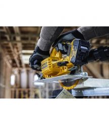 Пила дискова акумуляторна DeWALT DCS570P2