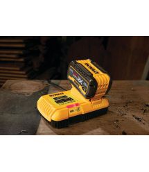 Зарядное устройство DeWALT DCB117