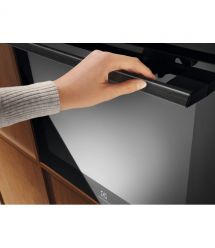 Electrolux Духовой шкаф Electrolux электрический, 72л, A++, дисплей, конвекция, пиролиз, телескопические направляющие, черный