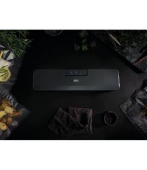 Electrolux Вакууматор для рулонов, пакетов и контейнеров, 80Вт, 30см, электронное управл., +10 пакетов, пластик, черный