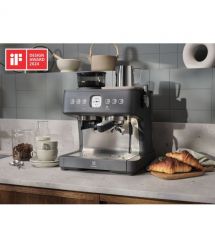 Electrolux Кофеварка рожоковая , 3л, зерно+мол., ручной капуч, кофемолка, подача гар.воды, подогрев чашек, черный