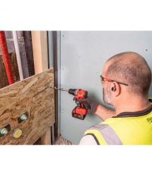 Milwaukee Шуруповерт-дрель аккумуляторная M18 BLDDRC-0 18В 61Нм 550·1700об·мин кейс 1.5кг без АКБ и ЗП