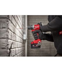 Milwaukee Шуруповерт-дрель аккумуляторная M18 BLPDRC-502C 18В 2х5А·час М12-М18 60Нм 0·1700об·мин 1.5кг