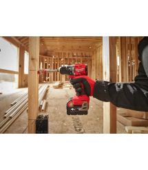 Milwaukee Шуруповерт-дрель аккумуляторная М18 BLPDRC-422С 18В 1х2А·час 1х4А·час 60Нм 500·1700об·мин ЗП M12-18C кейс 1.5кг