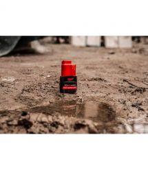 Milwaukee Аккумулятор Redlithium M12 12В, 2.5А·час, 0.2кг