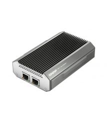 QNAP USB 4 Thunderbolt 3/4 10GbE RJ45
