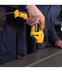 DeWALT drill 550 W 0-2800 rpm 7.9 Nm chuck 10 mm 1.34 kg