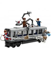LEGO Конструктор Super Heroes Человек-Паук против Дока Ока: Сцена в метро