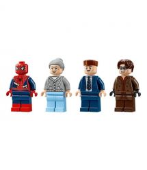 LEGO Конструктор Super Heroes Человек-Паук против Дока Ока: Сцена в метро
