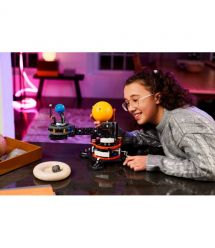 LEGO Конструктор Technic Земля та Місяць на орбіті