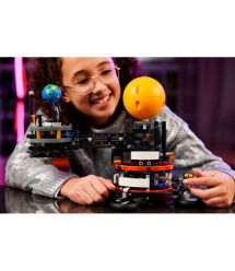 LEGO Конструктор Technic Земля та Місяць на орбіті