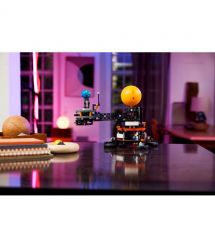 LEGO Конструктор Technic Земля та Місяць на орбіті