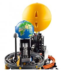 LEGO Конструктор Technic Земля та Місяць на орбіті