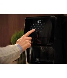 Electrolux Мультипеч 1800Вт, чаша-12л, сенсорное управл., 12 авто. программ, окошко, пластик, черный