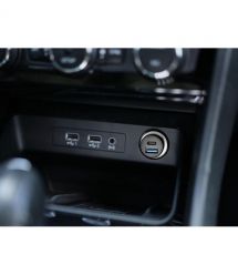 Trust Автомобильное зарядное устройство 38Вт USB-A/USB-C PD, QC, черный