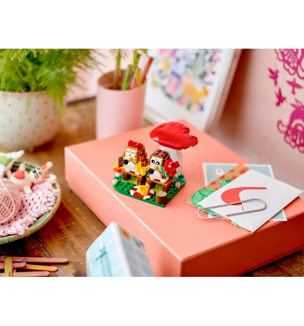 LEGO Конструктор LEGO Iconic Романтичний пікнік їжачків