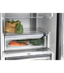 Electrolux Холодильник с нижн. мороз., холод.отд.-244л, мороз.отд.-94л, А+, NF, инв., диспл внутр., зона св-ти, черный+стекло