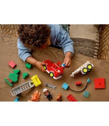 LEGO Конструктор LEGO DUPLO Town Пожежна машина зі шлангом і пожежником