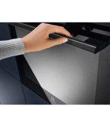 Electrolux Духовой шкаф электрический, 72л, A+, пара, дисплей, конвекция, телескопические направляющие, черный