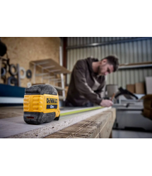 DeWALT Рулетка DeWALT COMPACT, 8мх28мм, з фіксатором змотування, АБС-пластик, магніт
